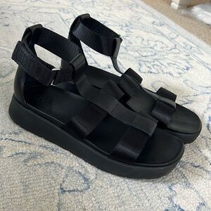 UGG gladiator sandals leather black 8.5